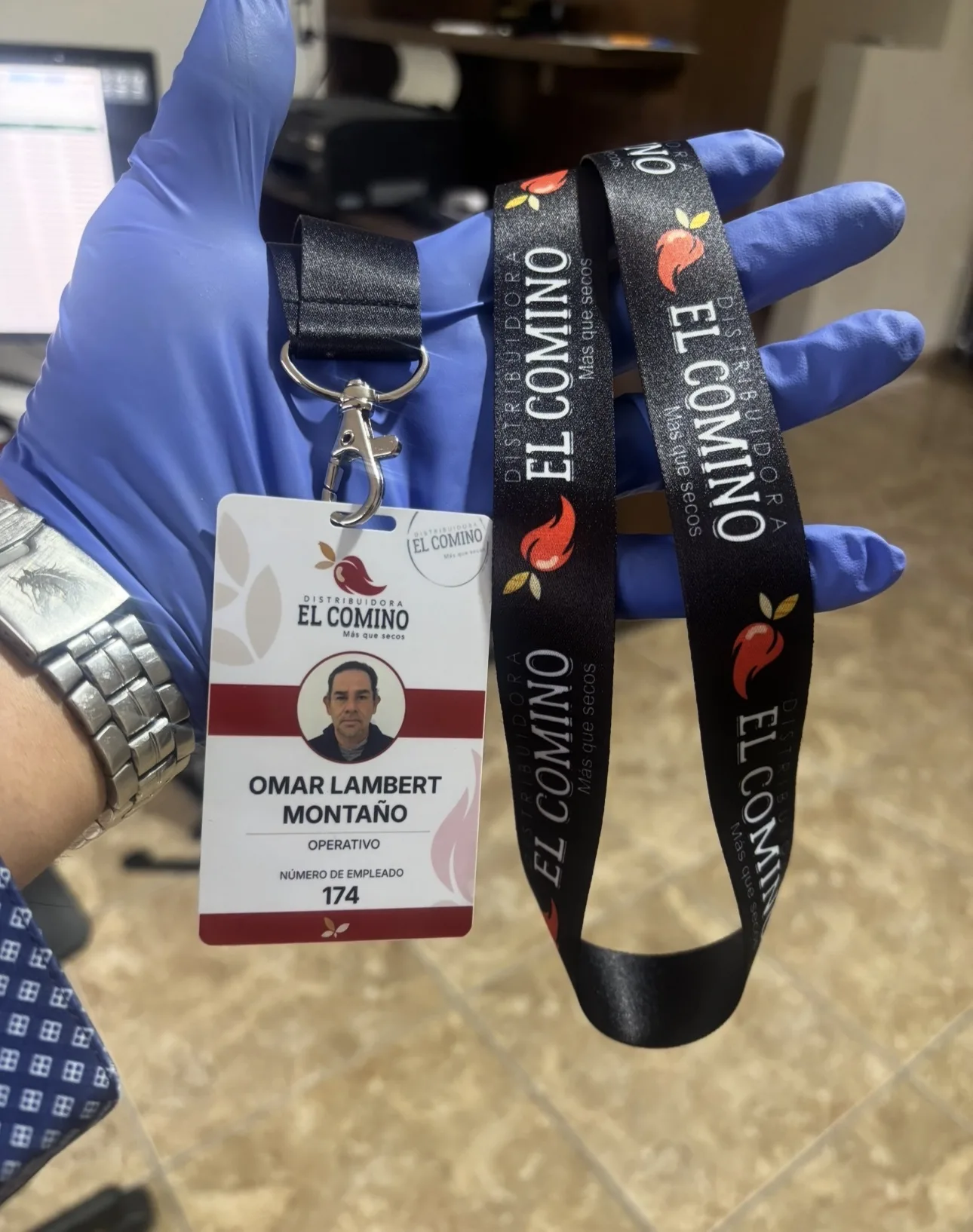 Credencial y colgante personalizado Distribuidora El Comino